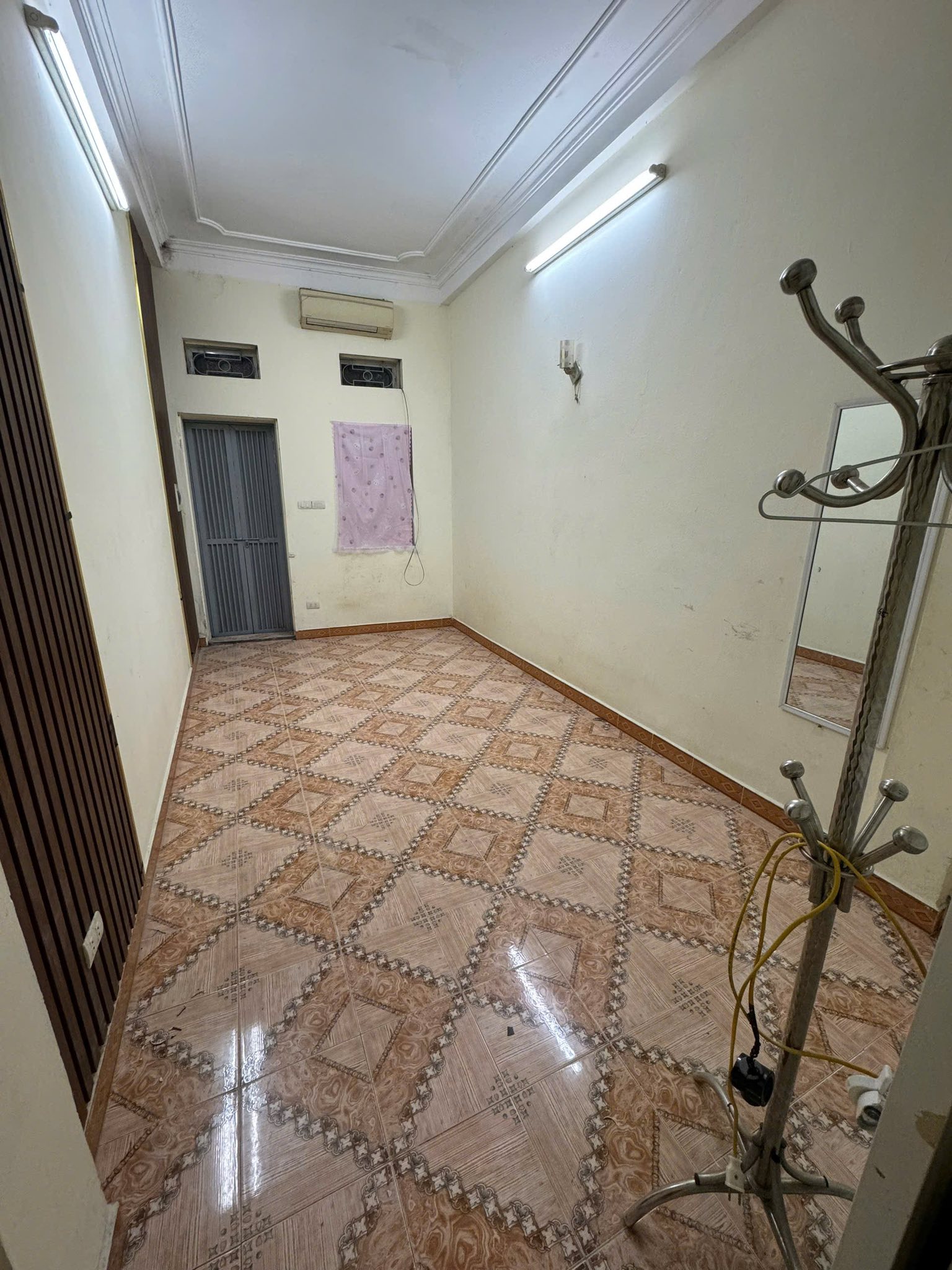 Cho thuê nhà ngõ Đê Tô Hoàng, 40m2, có gác xép 6.2 Triệu - Ảnh 2